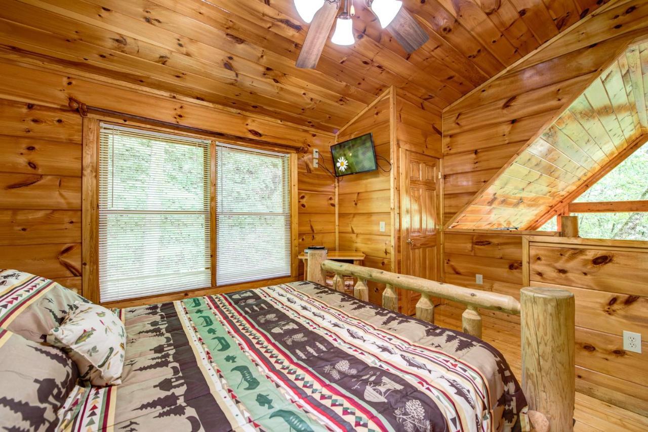 Cabin Of Dreams, 3 Bedroom Water View, Wifi, Hot Tub, Pool Table, Sleep 8 Sevierville Exterior photo