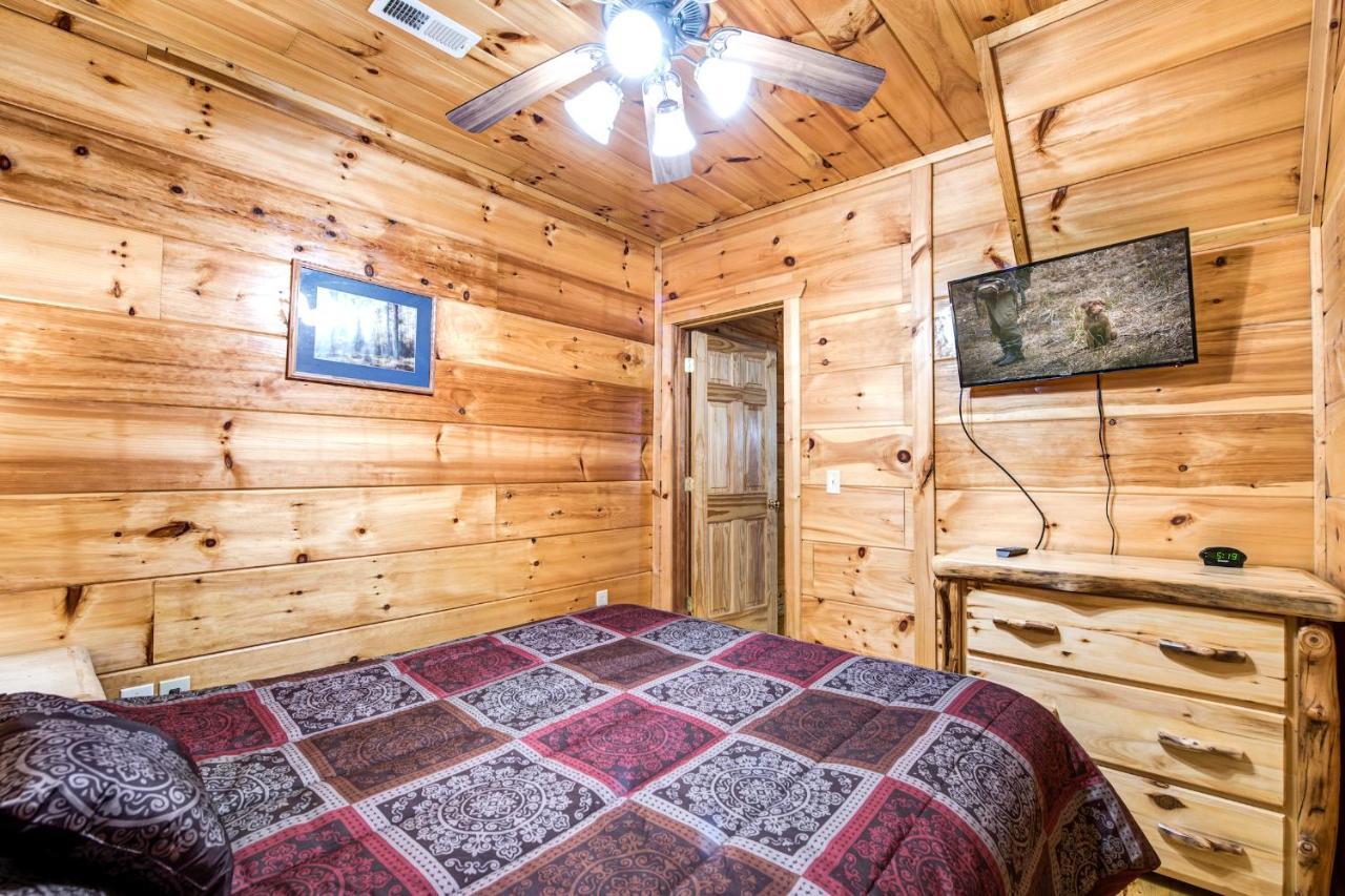Cabin Of Dreams, 3 Bedroom Water View, Wifi, Hot Tub, Pool Table, Sleep 8 Sevierville Exterior photo