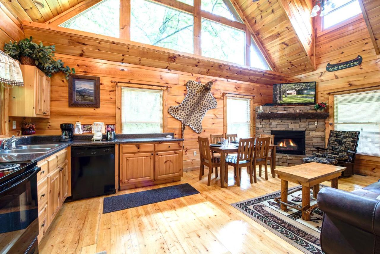 Cabin Of Dreams, 3 Bedroom Water View, Wifi, Hot Tub, Pool Table, Sleep 8 Sevierville Exterior photo